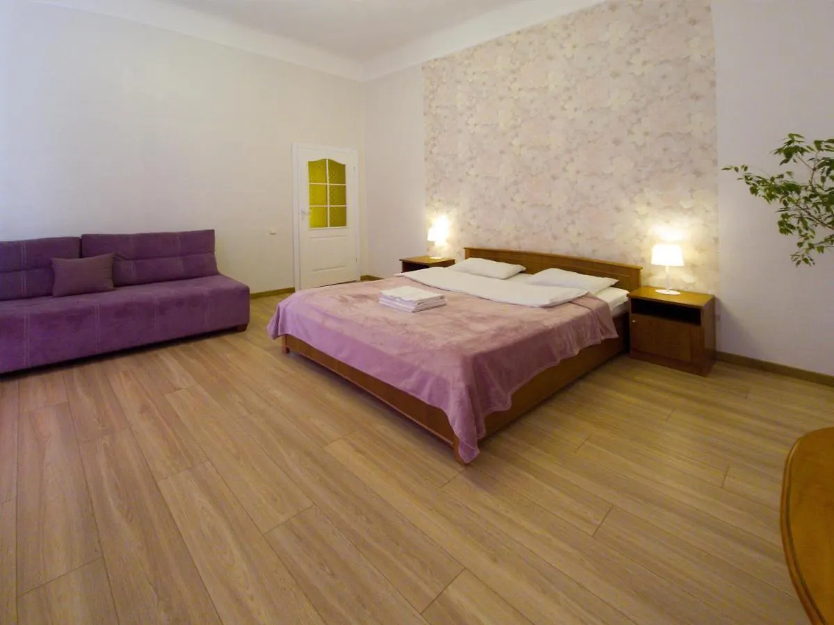 Home-Hotel Apartments On Maidan Nezalezhnosti Square Kyiv