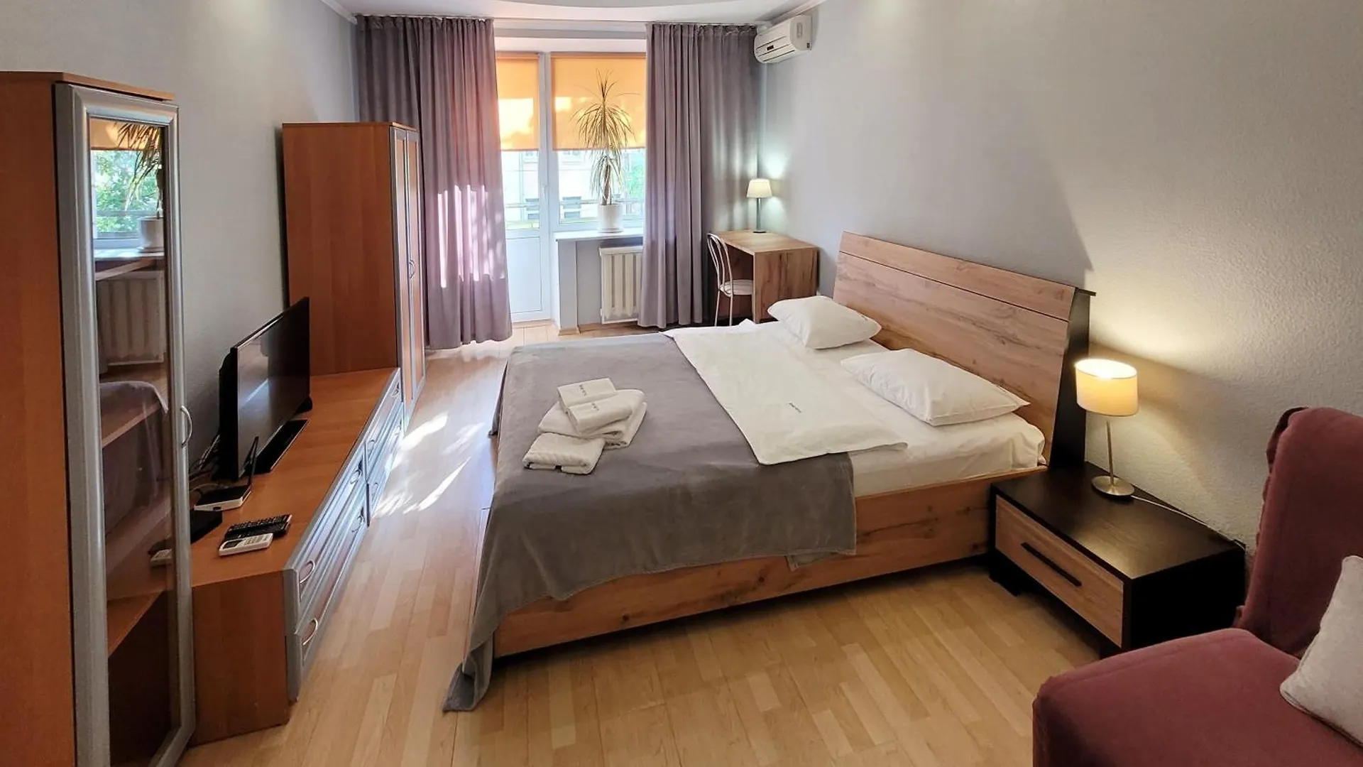 Home-Hotel Apartments On Maidan Nezalezhnosti Square Kyiv