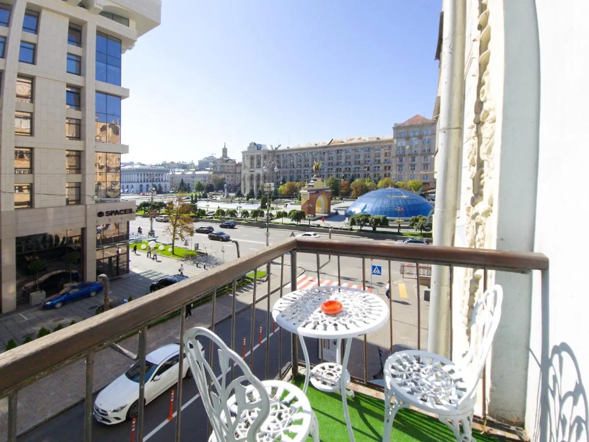 Home-Hotel Apartments On Maidan Nezalezhnosti Square Kyiv