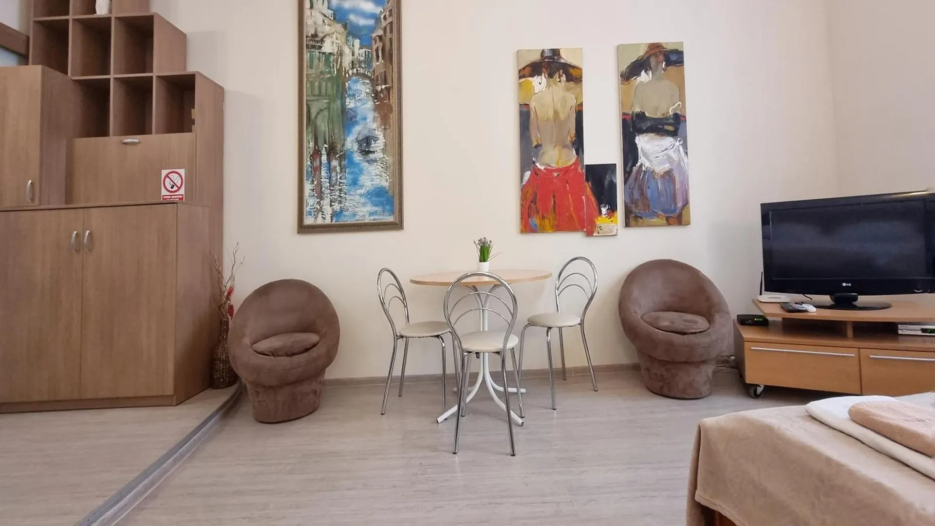 Home-Hotel Apartments On Maidan Nezalezhnosti Square Kyiv Ukraine