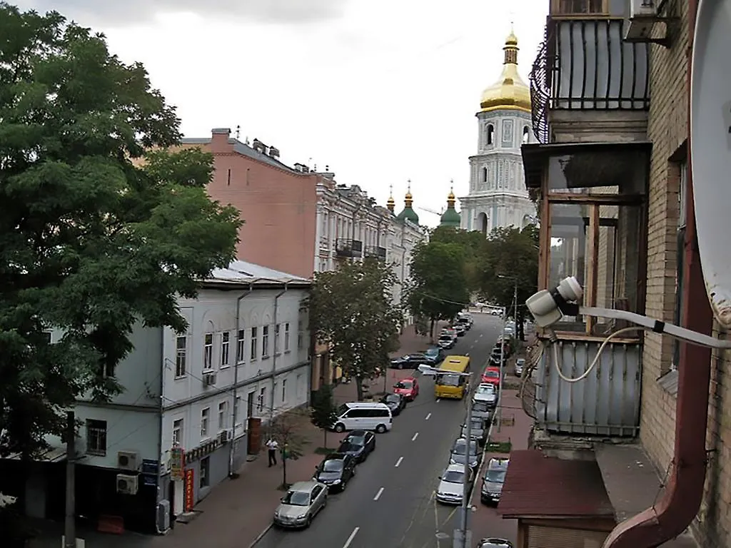 Home-Hotel Apartments On Maidan Nezalezhnosti Square Kyiv