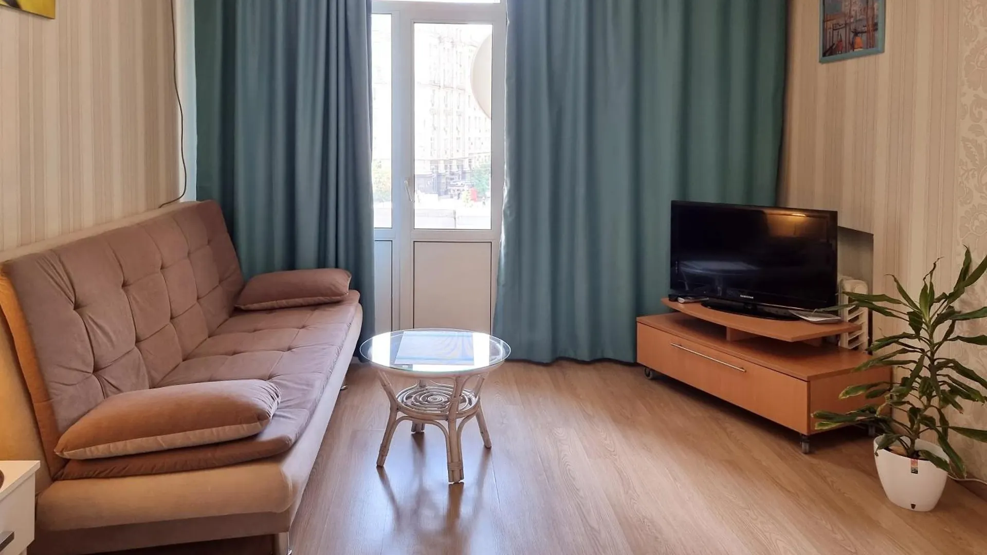 Home-Hotel Apartments On Maidan Nezalezhnosti Square Kyiv